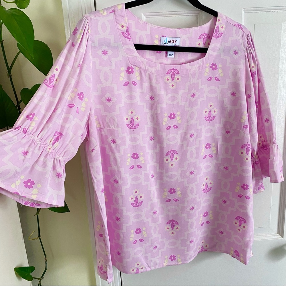 NWOT D&Co QVC Pink Floral Print Top Womens Size Medium Ruffle Bell Sleeve Blouse - Picture 2 of 9